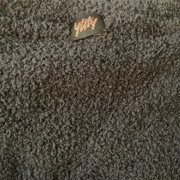 Fabletics Yitty Pet Me Crewneck Top NWT - Picture 4 of 8